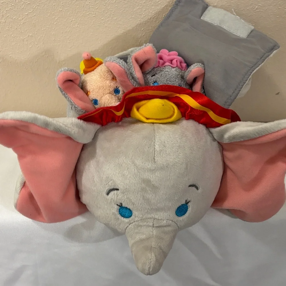 Disney Tsum Tsum Plush Set - Dumbo Small Tote. Plus 4 Minis.